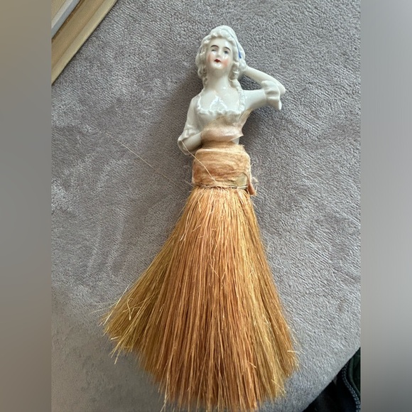 Vintage Victorian Porcelain Half Doll Vanity /Crumb Whisk Brush - Picture 2 of 8